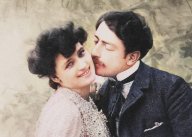 Rok 1913: Třicet užitečných rad pro budoucí nevěsty: První máj je čas vyznání lásky a polibků pod…