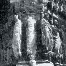 Detail poškozené katedrály.