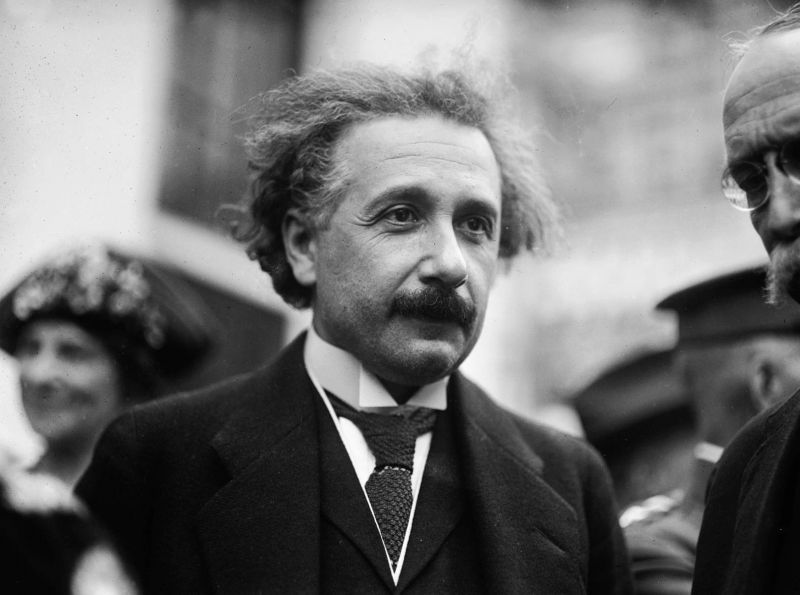 zobrazit detail historického snímku: Albert Einstein.