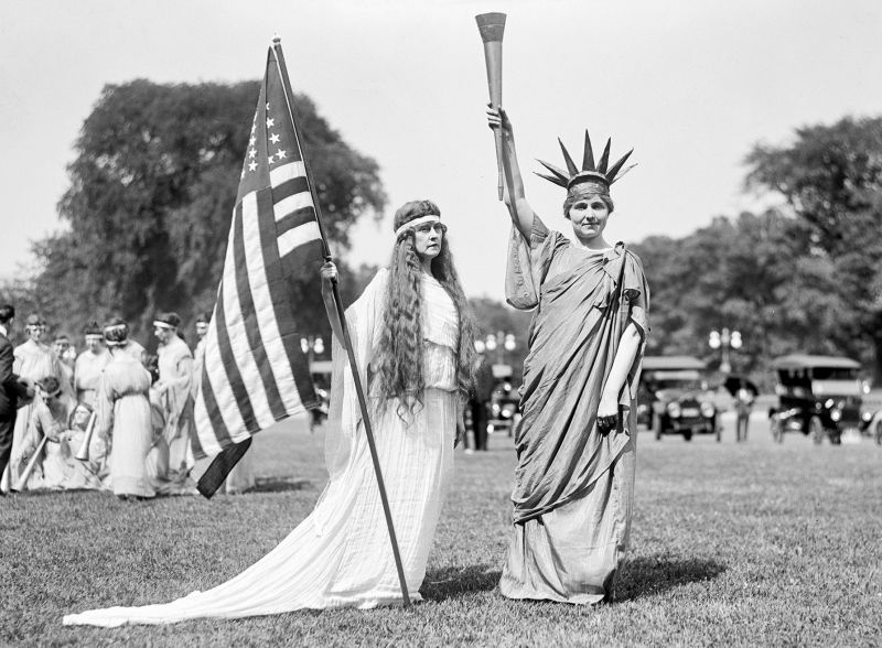 zobrazit detail historického snímku: Amerika.