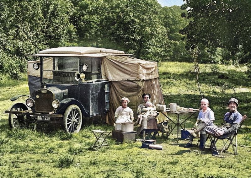 zobrazit detail historického snímku: Výlet automobilem.