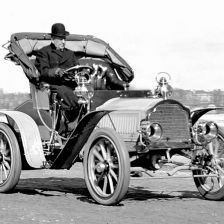 Automobil.