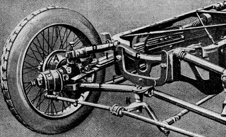 zobrazit detail historického snímku: Úprava pohonu předního kola.