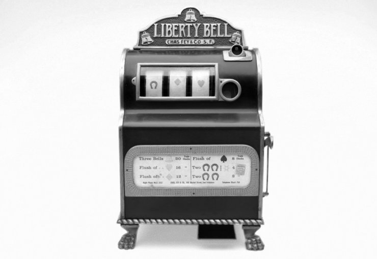 zobrazit detail historického snímku: Mechanický automat Liberty Bell.