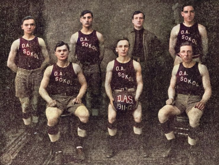 zobrazit detail historického snímku: „Basket ball“ četa Sokola.