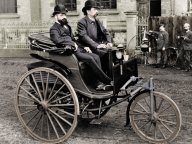 Karel Benz a jeho první automobil : Jméno Karel Benz, případně německy Karl Benz,…