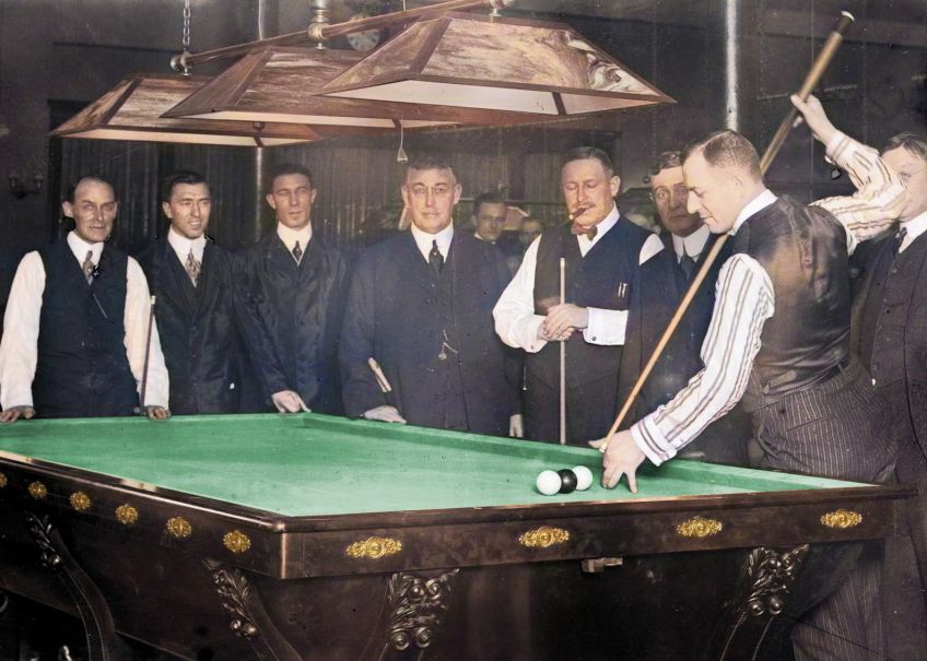 Rok 1935: Revoluční změna pro hráče kulečníku a billiardu: Hráli jste někdy billiard či kulečník? Případně…