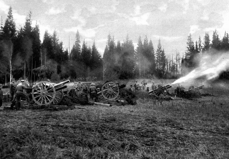 zobrazit detail historického snímku: 3. baterie první dělostřel. brigády v boji za stanicí Kordon.