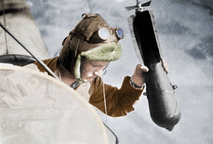 Rok 1921: Mohou si lidé zvyknout na bombardování svých domovů?: Bombardování civilních cílů je něco, co by se ve…