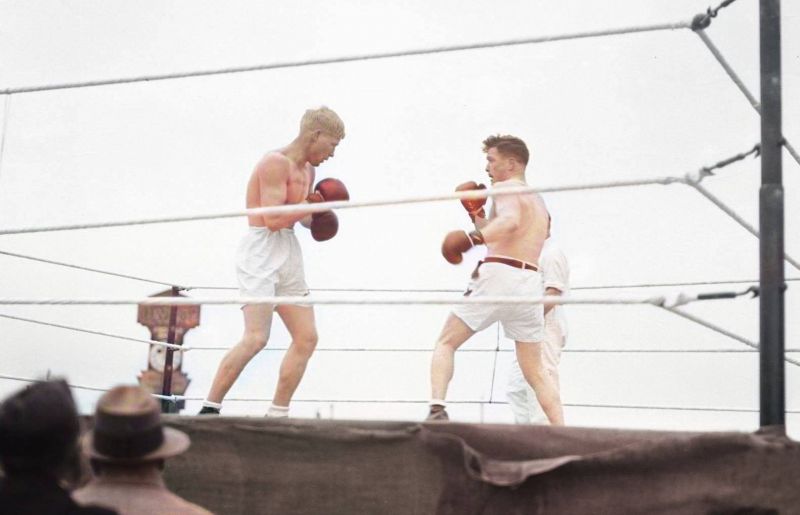 zobrazit detail historického snímku: Boxerský zápas Františka Nekolného s Julesem Alverelem z Francie.