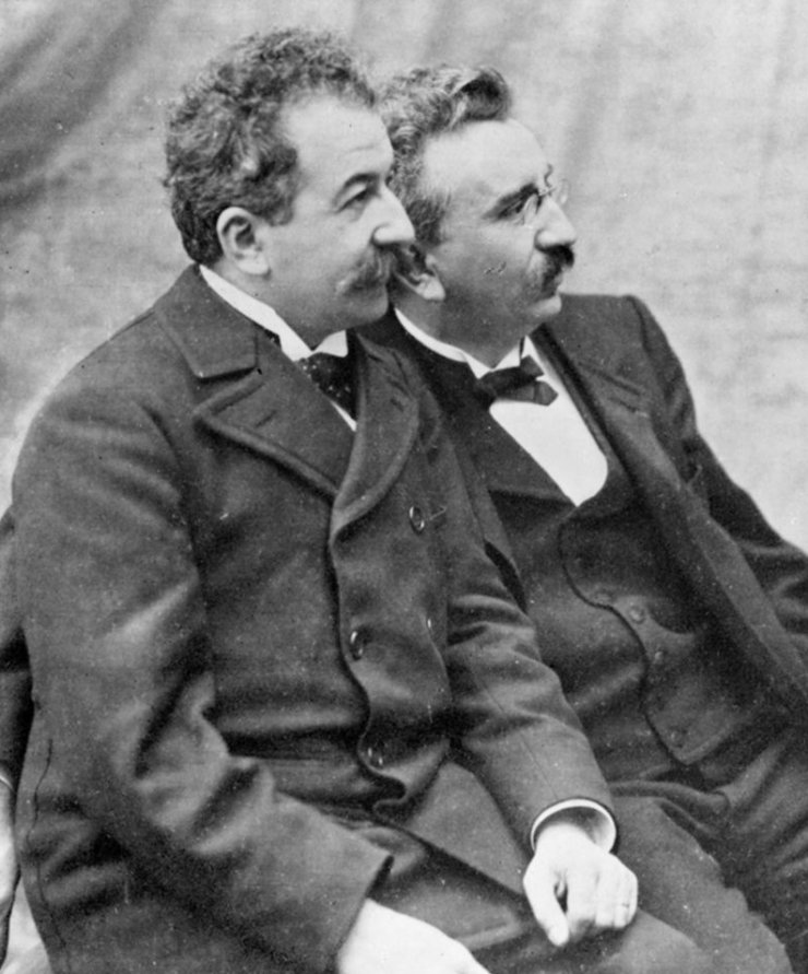 zobrazit detail historického snímku: Auguste a Louis Lumièrové.
