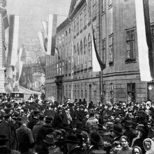 Před Národním shromážděním dne 14. listopadu 1918.