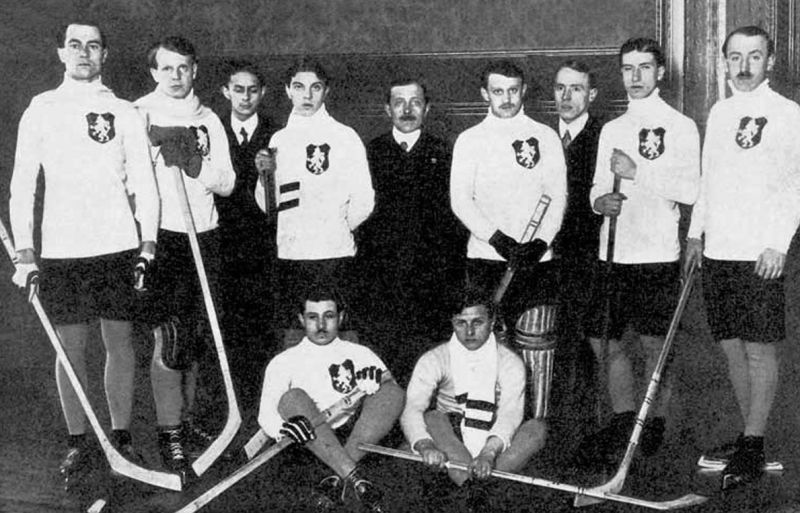 Český hockeyový tým, vítězové mistrovstí Evropy v roce 1911. - klikněte pro zobrazení detailu