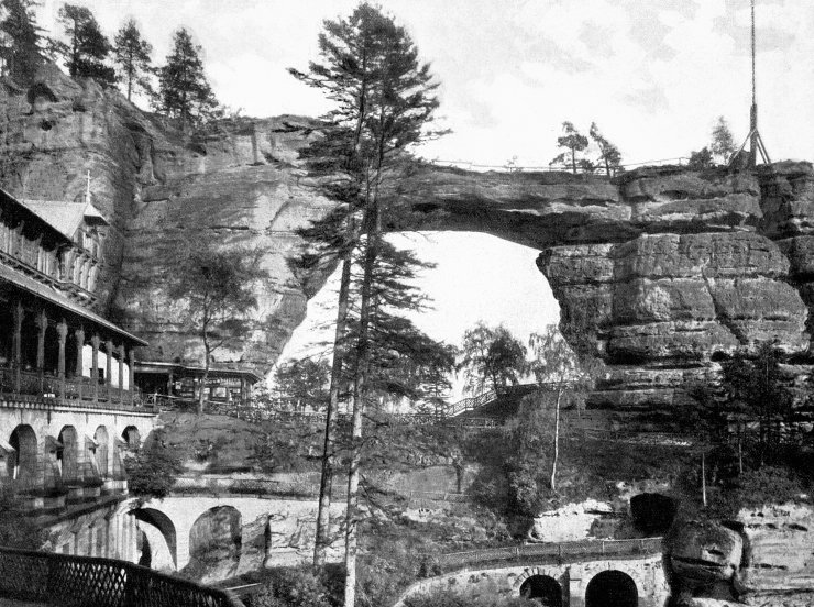 zobrazit detail historického snímku: Přebíšská brána v Českém Švýcarsku.