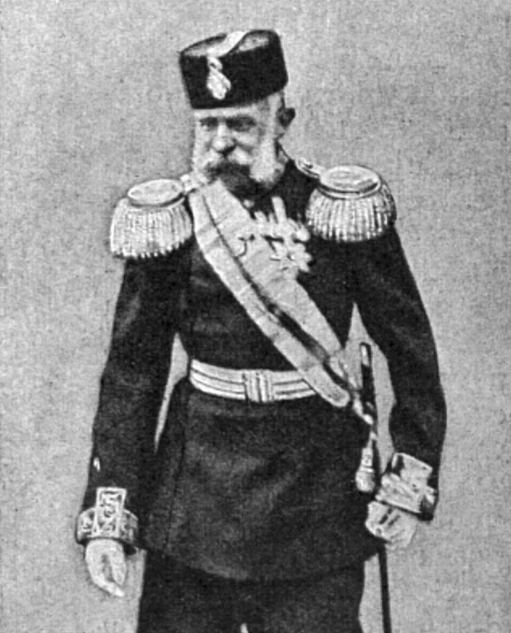 zobrazit detail historického snímku: Císař František Josef I. v úboru pluku osobní gardy cara Mikuláše.