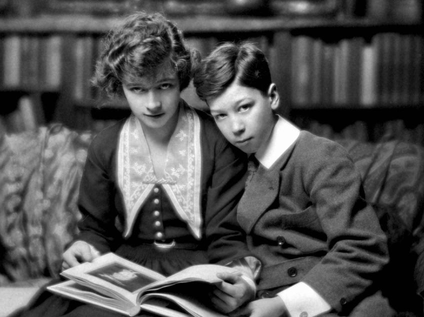 Nemáte čas na čtení knih a vzdělávání? Už v roce 1903 věděli, že je to chyba: Čtení knih a vzdělávání sebe i svých dětí je velmi…