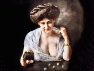 Od kostí k plastu a pixelům: Materiální historie her s kostkami během tisíciletí: Kostkové hry byly zájmem lidí tisíce let. Měli…