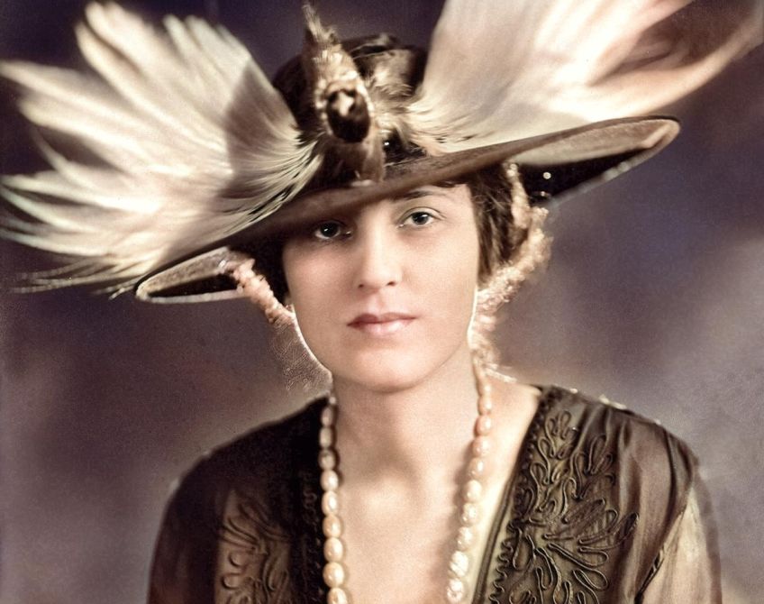 Miliony ptáků, kteří zaplatili životem za módu zdobení dámských klobouků peřím: Říká se, že móda si žádá oběti. Nemusí jít ale jen o…