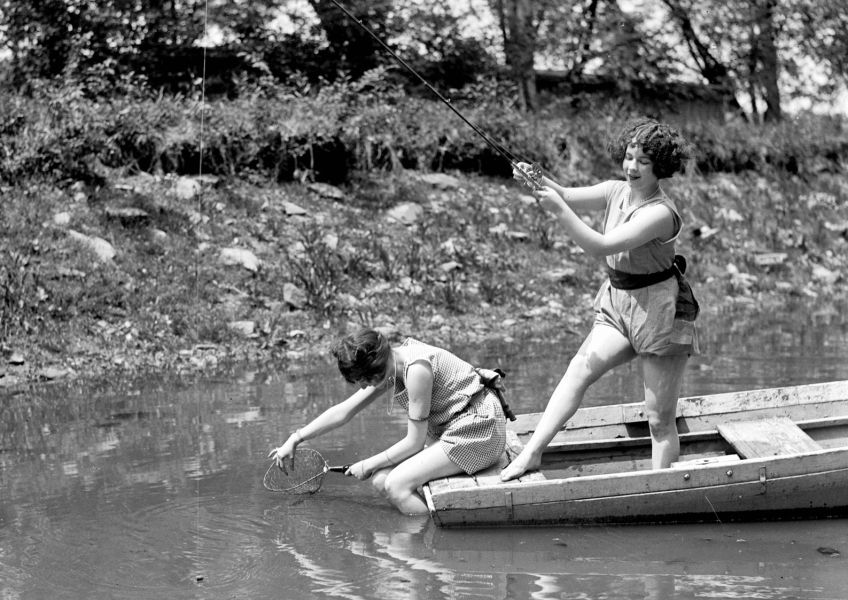 Jak se u nás před 100 lety chodilo na ryby a jaké vybavení se tehdy používalo: Chodíte na ryby? Začátek pstruhové sezóny je tu a…