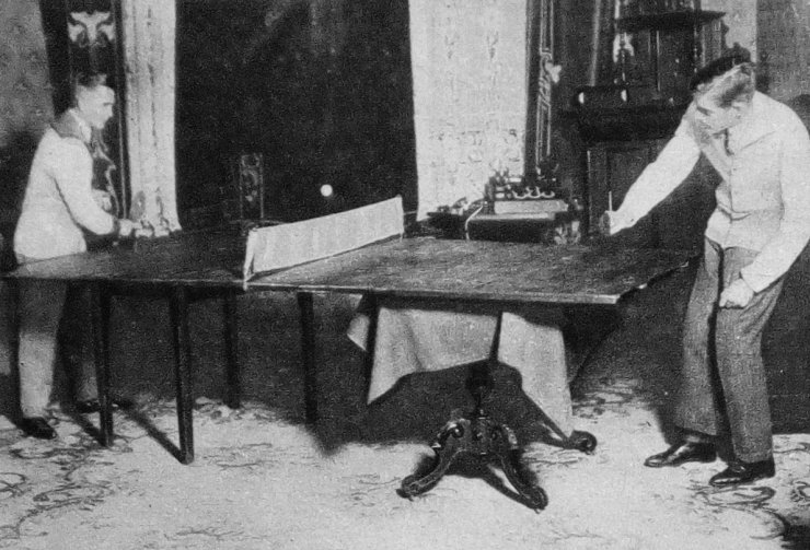 zobrazit detail historického snímku:  Váš student by se velmi potěšil takovým stolním tennisem.