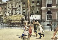 Rok 1937: Proč potřebujeme zákon, který městům nařizuje zakládat moderní dětská hřiště?: Jste spokojeni s počtem a výbavou dětských...
