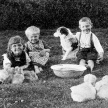 retro fotografie Děti na zahradě po snídani.