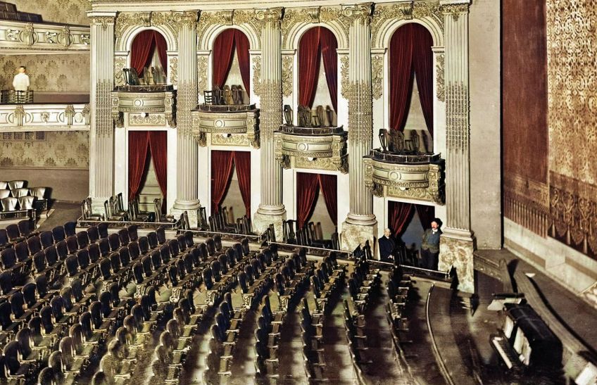 Dojemná charitativní akce při jubilejním představení v divadle: Jedno velmi nečekané zahájení představení operety…