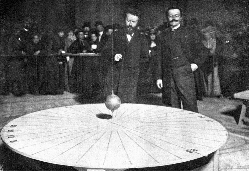 Historický pokus, dokazující zda se Země otáčí Historický pokus, dokazující zda se Země otáčí: Je Země plochá, nebo se otáčí jak tvrdili už dávní…