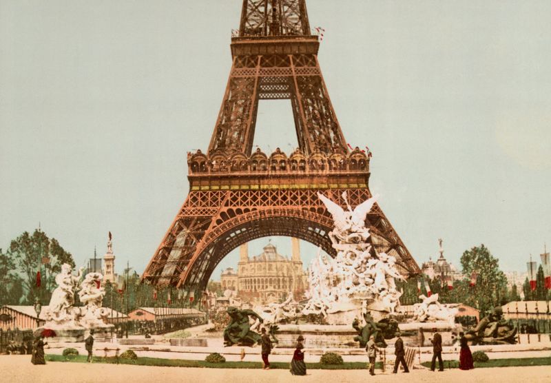 zobrazit detail historického snímku: Eiffelova věž.