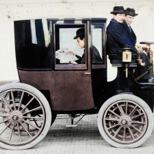 Rok 1898: Koňmi tažené drožky v Paříži končí, nahradí je tiché elektromobily!