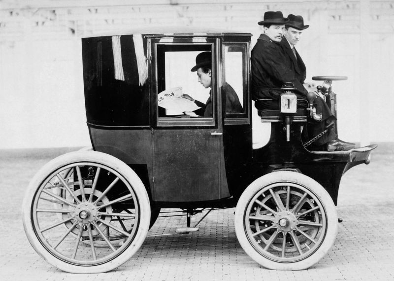 zobrazit detail historického snímku: Elektromobil »Krieger electric Brougham«.
