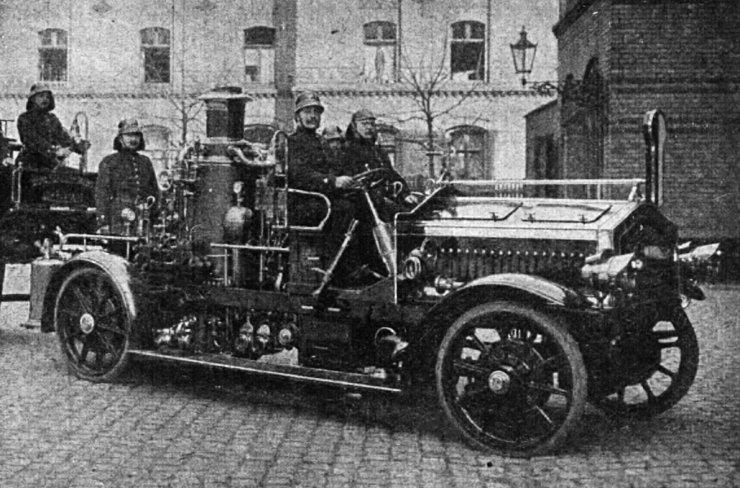 zobrazit detail historického snímku: Parní stříkačka s pohonem elektrickým.