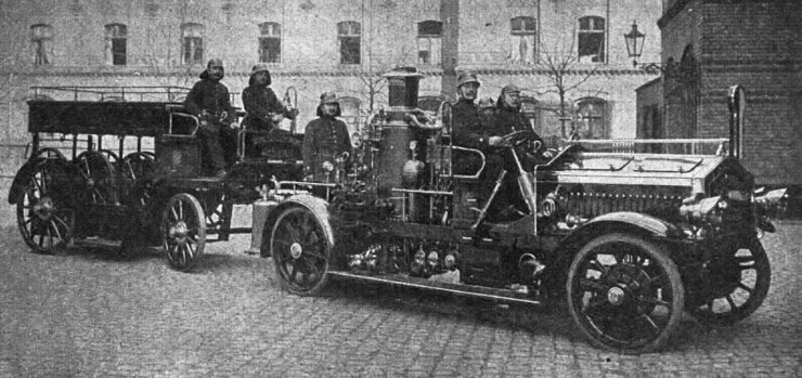 zobrazit detail historického snímku: Parní stříkačka s pohonem elektrickým.