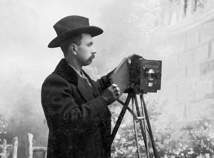 zobrazit detail historického snímku: Fotograf.