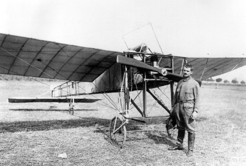 zobrazit detail historického snímku: Český aeroplan Fr. Šimůnka, strojníka v Nuslích.