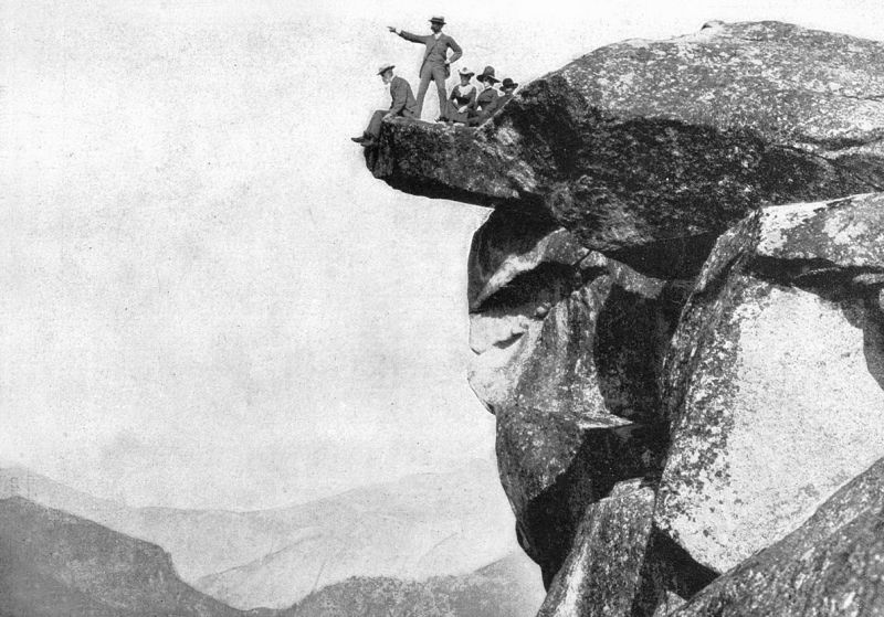 zobrazit detail historického snímku: Glacier point, Yosemitské údolí, v Kalifornii.