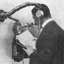 Telefonní držák.