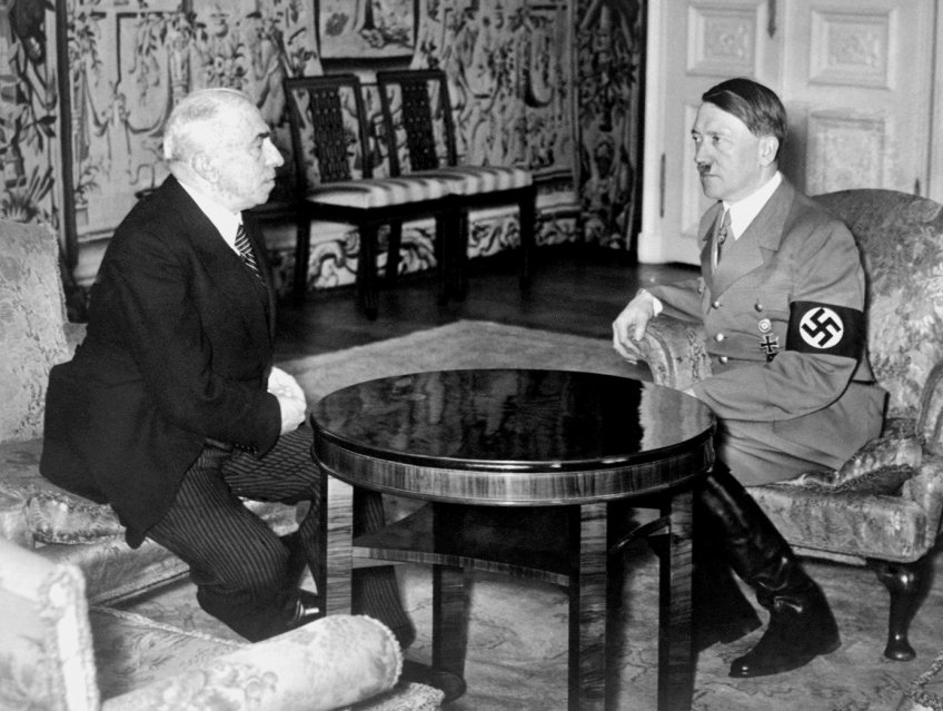 Dr. Emil Hácha a Adolf Hitler. - klikněte pro zobrazení detailu