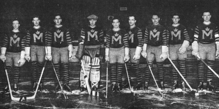 zobrazit detail historického snímku: Hockeyový team »Manitoba University«.