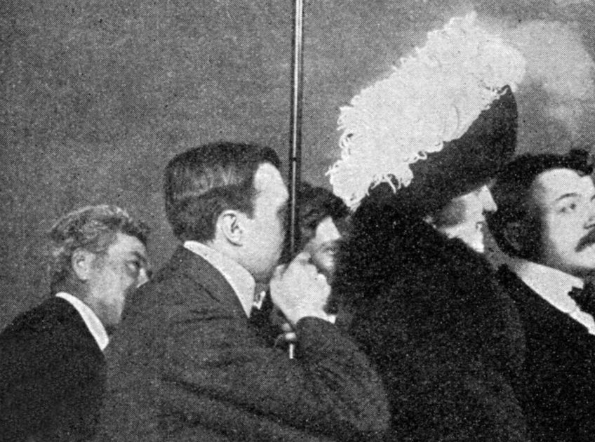 Praktický vynález pro zvědavce nebo špióny Praktický vynález pro zvědavce nebo špióny : Chcete nenápadně vidět přes překážky? Můžete zkusit…