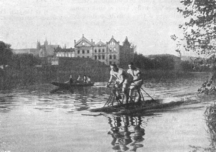 zobrazit detail historického snímku: Český hydrocykl.