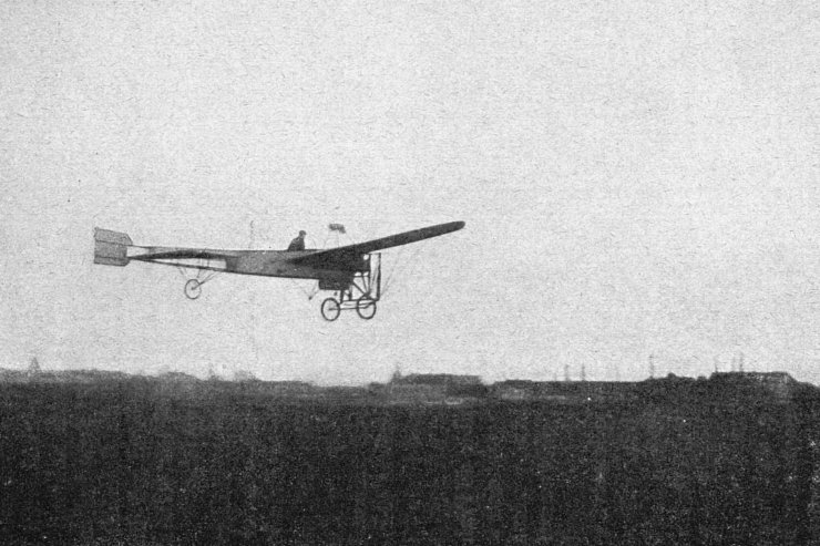 zobrazit detail historického snímku: Inž. Kašpar startuje k letu Pardubice - Praha.