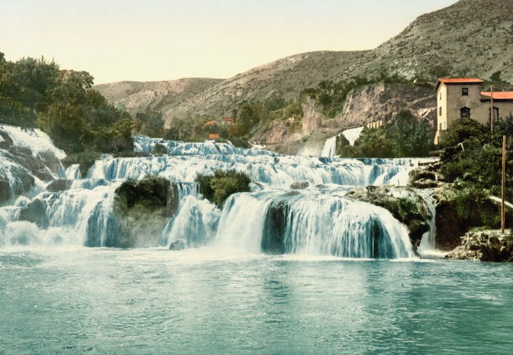 zobrazit detail historického snímku: Vodopády u města Šibenik.