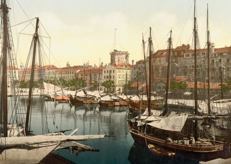 zobrazit detail historického snímku: Přístav ve Splitu.