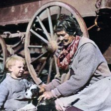 kolorovaná fotografie Starší žena a dítě.