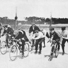 retro fotografie Velociped vodičem kolečkářů.