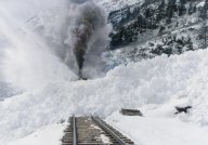 Rok 1924: Sněhová kalamita na železnici - zasypané koleje, vymrzlé vagóny a život riskující železničáři: Závěje čerstvého sněhu a mráz ke správné...
