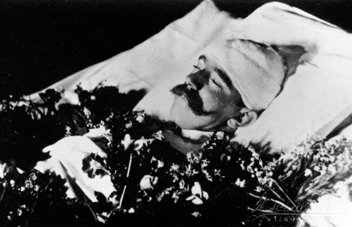 Posmrtný snímek korunního prince Rudolfa. - klikněte pro zobrazení detailu