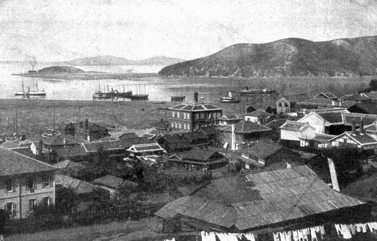 zobrazit detail historického snímku: Pohled na přístav korejského města Čemulpo.