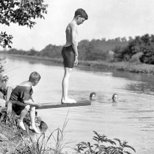 retro fotografie Koupání v řece.